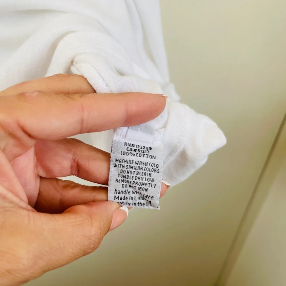 Lauren Moshi White Graphic Tee with Colorful Rainbow Red Lips - Picture 6 of 8